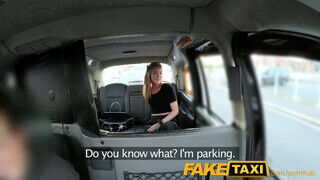 FakeTaxi - szegyenlős világos szőke lány a taxiban - Amatordomina.hu