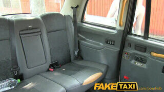 FakeTaxi - tökéletes keblű fiatal kishölgy - Amatordomina.hu