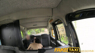 FakeTaxi - taxi rajongó lány tudja miért jött - Amatordomina.hu