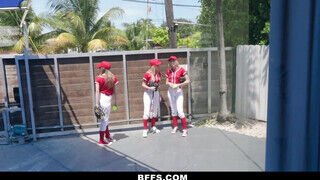 BFFS - Baseball ruhás csajok kettyinteni is tudnak - Amatordomina.hu