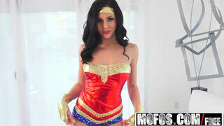 Mofos - Wonder woman cosplay ruhában - Amatordomina.hu
