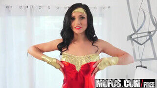 Mofos - Wonder woman cosplay ruhában - Amatordomina.hu