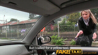 FakeTaxi - Samantha Jolie bekapja a taxis faszát - Amatordomina.hu