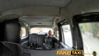 FakeTaxi - Idős nő lerendezi a taxist - Amatordomina.hu