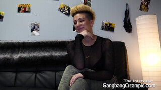 Csoportszex creampie - punk hajú nőci interjúja a gruppenről - Amatordomina.hu