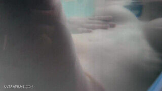 ULTRAFILMS - Mila Azul a fürdőkádban élvezkedik - Amatordomina.hu