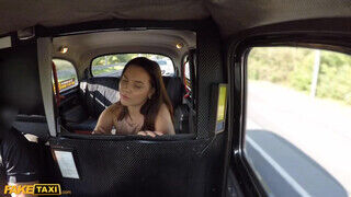 Fake Taxi - Riley Bee a félénk diáklány - Amatordomina.hu