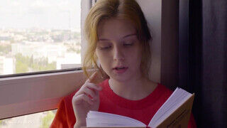 ULTRAFILMS - bűbájos fiatal kisasszony begerjed egy könyvre - Amatordomina.hu
