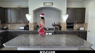 Sofie Marie félreteszi a karácsonyi főzést - Mylf - Amatordomina.hu