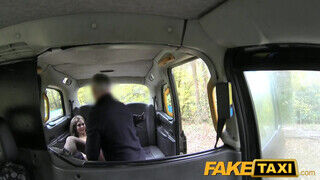 Fake Taxi kifestett kishölgy kielégíti a sofőrt - Amatordomina.hu