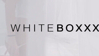 WhiteBoxxx - Nelly Kent a kolosszális keblű román lány - Amatordomina.hu