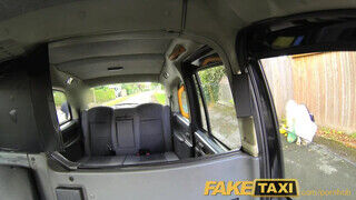 FakeTaxi segítőkész világos szőke lábbal is megbassza a taxist - Amatordomina.hu