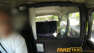 FakeTaxi - Lucy Love a taxis faszát orálozza - Amatordomina.hu