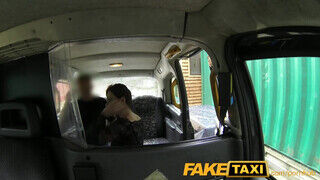 FakeTaxi - Tina Kay a taxiban kúrel - Amatordomina.hu