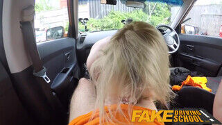 Fake Driving School - kerek bögyös lány gyorsan levetkőzik - Amatordomina.hu