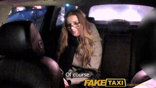 FakeTaxi - Alexis Crystal élvezi a taxiban dugást - Amatordomina.hu