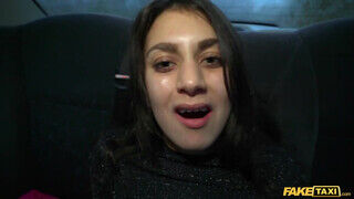 Fake Taxi - Shrima Malati az olasz tinédzser kisasszony - Amatordomina.hu