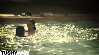 Riley Reid és Eva Lovia szeretik segglyukba - Amatordomina.hu