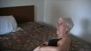 80 éves nagyanyó megkamatyolva - Amatordomina.hu