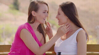Sybil és Sia Siberia a sex tinédzser lesbi lányok megkívánták egymást a padon - Amatordomina.hu