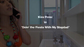 Kira Perez szopja a nevelő fatert aztán meglovagolja a faszát - Amatordomina.hu