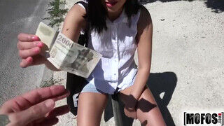 Jemmy Sapphire a tini tinédzser ringyó pénzért a budai hegyekben közösül - Amatordomina.hu