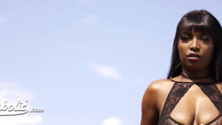 Daya Knight a kolosszális popsikás fekete kisasszony imádja a hatalmas kukacot - Amatordomina.hu