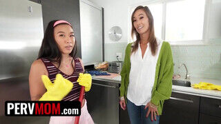 Christy Love a karcsú milf és a japán fiatal nőci Kimmy Kimm édeshármasban szexelnek - Amatordomina.hu