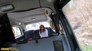Chanel Kiss a fősulis tinédzser gádzsi szeretkezik a taxissal - Amatordomina.hu