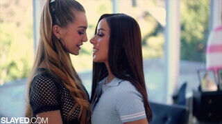 Vanna Bardot és Little Dragon a nagyon csábító karcsú lesbi lányok egymást nyaldossák - Amatordomina.hu