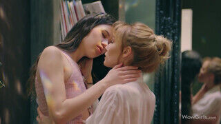 Evelin Elle és Kelly Collins az orosz leszbikus lányok izgatják egymást - Amatordomina.hu