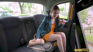 Kira Love a vörös hajú tinédzser kishölgy élvezi a taxis vastag farkát - Amatordomina.hu