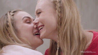Nancy A és Alice Shea a tini világos szőke lesbi lányok nyalakodnak - Amatordomina.hu