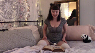 Sophia Wolfe a csöcsös amatőr pipi szeret olvasás közben masztizni - Amatordomina.hu