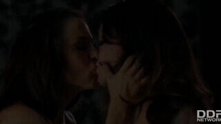 Alison Tyler és Mckenzie Lee a kolosszális tőgyes dögös milfek leszbi szex jelenete - Amatordomina.hu