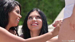 Kira Queen és Kesha Ortega a gigászi didkós biszex milfek édeshármasban pajzánkodnak - Amatordomina.hu