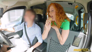 Cherry Candle a szenvedélyes vörös hajú nőci nem csak a fagyit imádja nyalni a taxiban - Amatordomina.hu