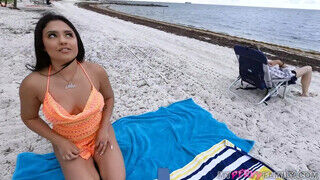 Serena Santos a kívánatos latin amerikai pipi megkúrelva a tengerparton - Amatordomina.hu