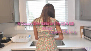 Cassie Del Isla kinyalva a konyhában majd kellőképpen punciba megdolgozva - Amatordomina.hu