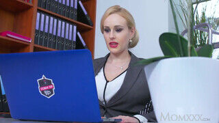 Angel Wicky a hatalmas kannás ügyvédnő keményen megdöngetve az irodában - Amatordomina.hu