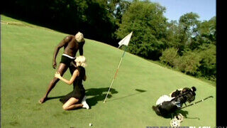 Sylvia Sun a golfpályán megkúrva jó bazinagy fekete farokkal - Amatordomina.hu