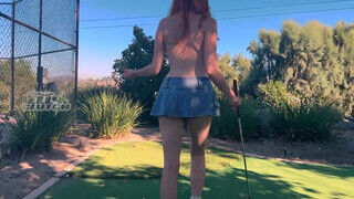 Elly Clutch a termetes csöcsű vörös hajú fiatalasszony golfpályán baszik - Amatordomina.hu