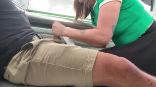 EmilyRose a metróban cumizza le a krapekja faszát