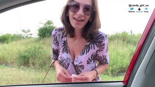 Tara Summers a csöcsös amatőr kishölgy a kocsiban orálozza a pasiját - Amatordomina.hu