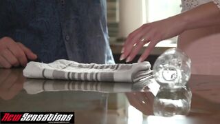 Egy forró, tabudöngető válogatás, ahol a vörös hajú, vékonyka mostohalány, Dakota Tyler, és szőke, bombázó mostohanővére vad kalandokba keverednek. A 19 perces, full HD videó kendőzetlenül mutatja be, ahogy ezek a tini csajok, feszes testtel és apró melle - Amatordomina.hu