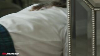 Ebben a nyers és kendőzetlen jelenetben Kimora Quinn, a vékony, ázsiai, alig 18 éves diáklány, akinek apró, feszes mellei és szűk, szaftos lyuka van, teljesen aláveti magát korosabb professzora domináns vágyainak. A hosszú, fekete hajú, petite szépség, ak - Amatordomina.hu