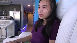 Kimmy Kim, egy apró, karcsú mostohanővér, párkapcsolati tanácsot kér, de a beszélgetés gyorsan vad, szókimondó szexbe fordul, ahol a feszes teste minden mozdulatával őrületbe kergeti a mostohabátyját. - Amatordomina.hu