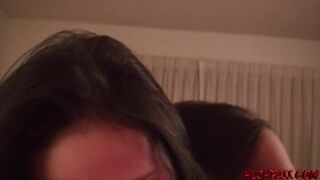 Layla, a tetszetős barna, nem fogja vissza magát: előbb mélyen szopja a durva faszt, aztán vadul meglovagolja a otthoni készítésű videóban, ahol minden pillanatban látszik, mennyire élvezi a durva dugást. - Amatordomina.hu