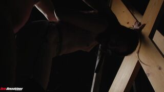 Katerina DeVille, a vadító, fekete hajú, szívdöglesztő testű milf először veti bele magát egy kemény, extrém bdsm partiba, ahol minden tabu ledől. A formás nő izgatottan engedi, hogy bilincsek, kötelek és szájpecek kerüljenek rá, miközben a domináns partn - Amatordomina.hu