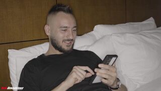 Armani Black, a dögös, afrikai bőrű, telt idomú dél amerikai milf nem elégszik meg a hétköznapi élvezetekkel – amikor egyedül marad a hotelben, egy igazi, gigászi könyörtelen farokra vágyik. Armani bombázó ruhában, szívdöglesztő mosollyal vadászik, majd a - Amatordomina.hu